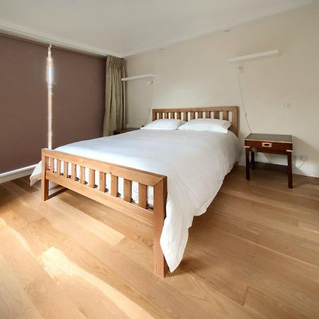 Serene Townhouse With Parking Лондон Экстерьер фото