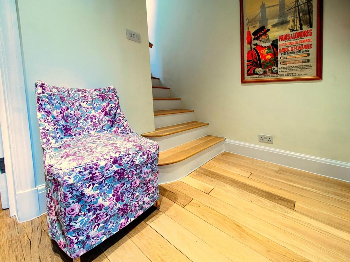 Serene Townhouse With Parking Лондон Экстерьер фото